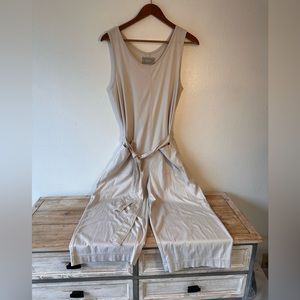 Everlane Tan  Sleeveless Wide Leg Jumpsuit 2 Pockets in Front w/ Belt Size Large